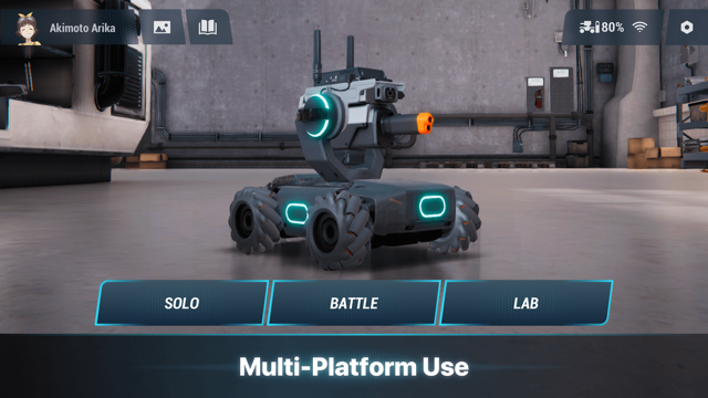 应用主界面：机器人上方一排 SOLO、BATTLE、LAB 三个入口